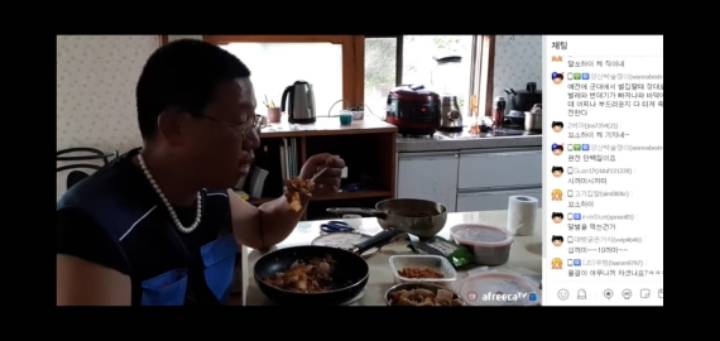 뒷광고는 커녕 앞광고도 없을듯한 저세상 먹방 유튜버 | 인스티즈