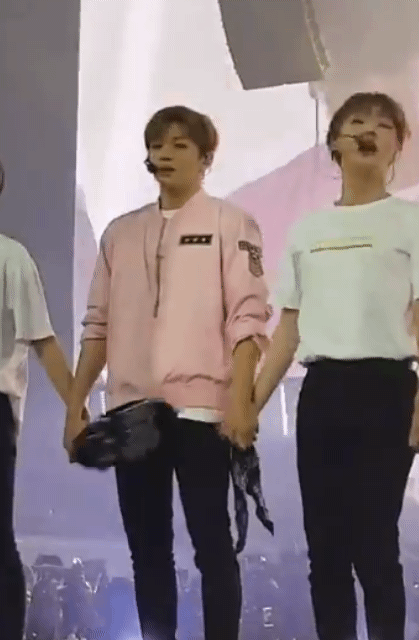 아이돌들이 해외콘서트 중 흔히 겪는 일.gif | 인스티즈