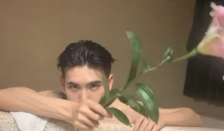 욕조에서 옷벗고 끼부리는 중국 틱톡남.gif | 인스티즈