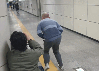 만화가의 똥참는 연기.gif | 인스티즈