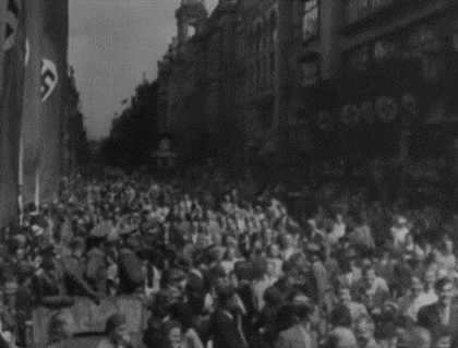 프랑스에게 전쟁 선포하던 시절 히틀러의 인기........jpg,gif | 인스티즈