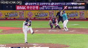 김원중 마무리.GIF | 인스티즈