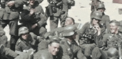 프랑스에게 전쟁 선포하던 시절 히틀러의 인기........jpg,gif | 인스티즈