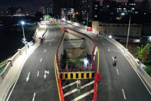 중국에서 알박기 때문에 기형으로 완공된 도로 | 인스티즈