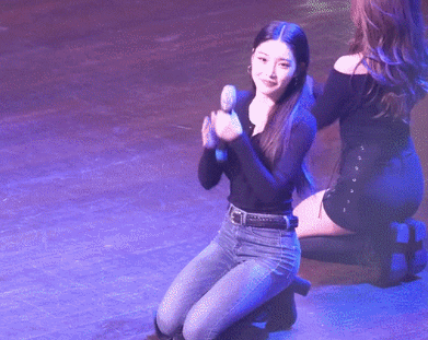 요염한 청하.gif | 인스티즈