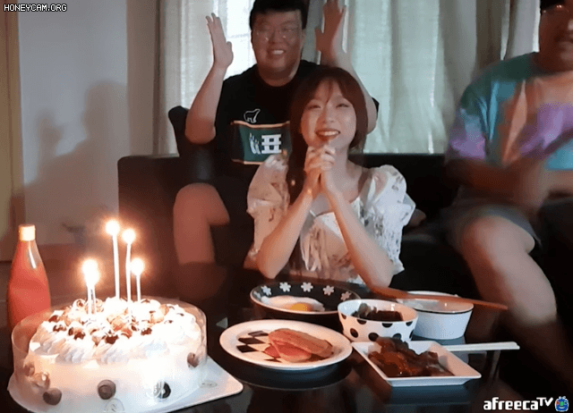 봉준이 오빠 집에서 함께하는 bj토마토의 생일파티 | 인스티즈