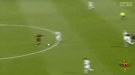 아직도 대체자가 생기지 않는 역대급 축구선수 .gif | 인스티즈