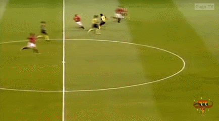 아직도 대체자가 생기지 않는 역대급 축구선수 .gif | 인스티즈