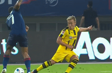 전세계 축구선수들이 쓰는 초인적인 역대급 축구스킬들.gif | 인스티즈