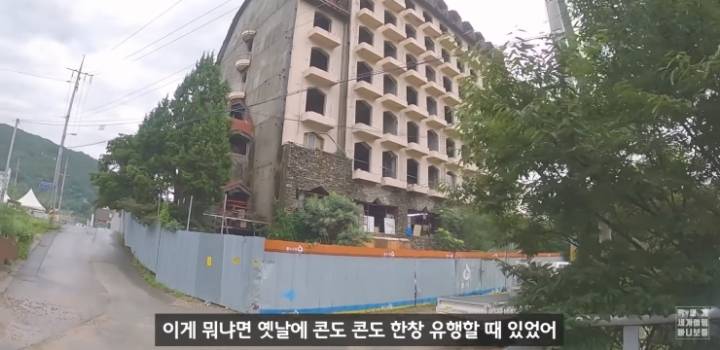 멀쩡한 건물이 폐허가 되고 허물지 못하는 이유.jpg | 인스티즈