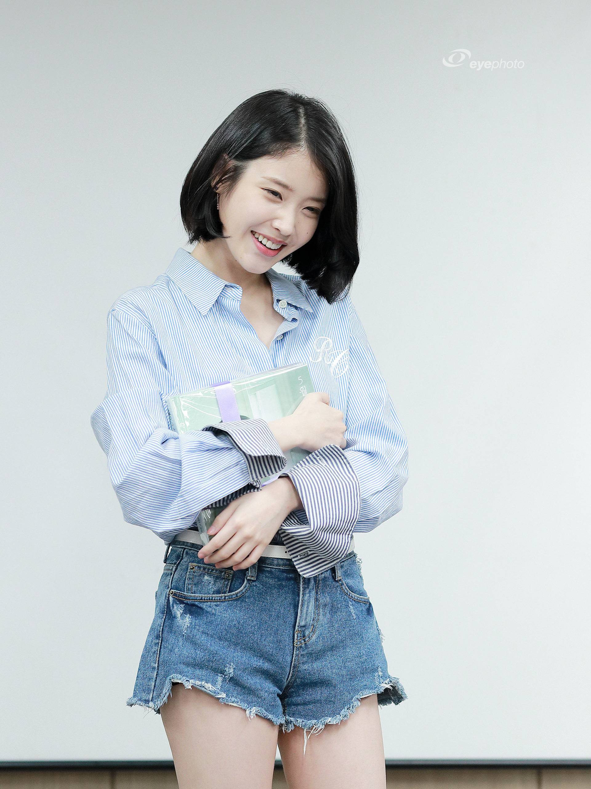 아이유 여대생느낌.gif | 인스티즈