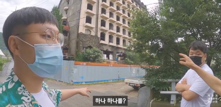 멀쩡한 건물이 폐허가 되고 허물지 못하는 이유.jpg | 인스티즈