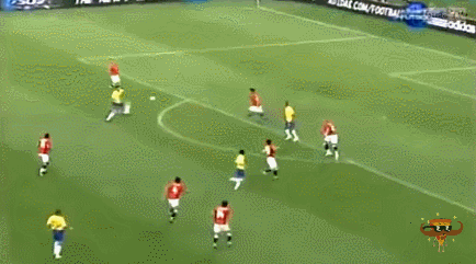 아직도 대체자가 생기지 않는 역대급 축구선수 .gif | 인스티즈