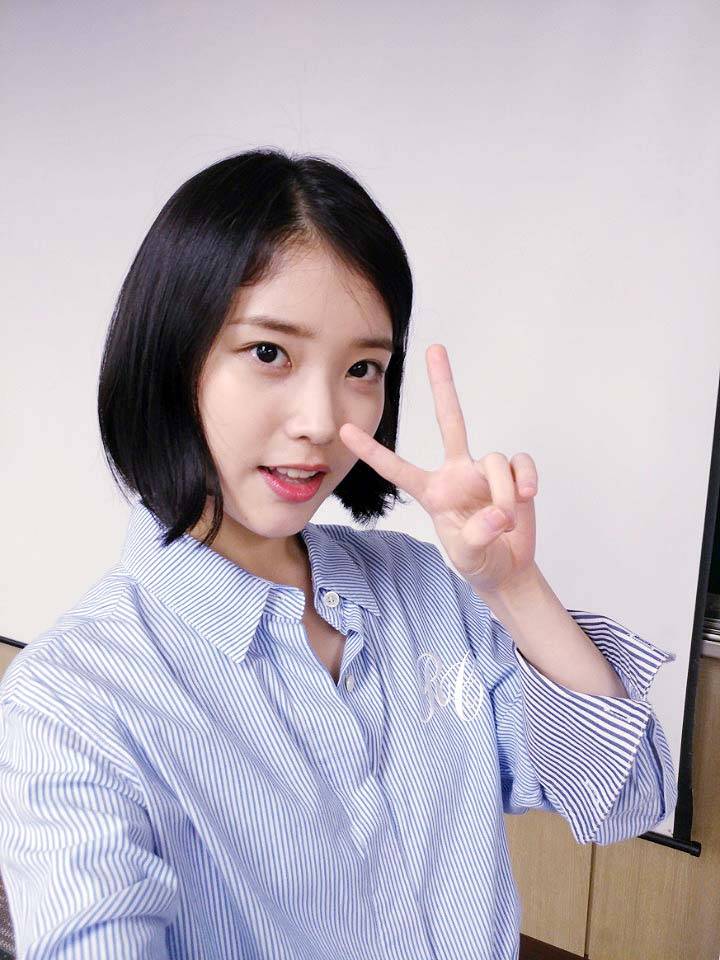 아이유 여대생느낌.gif | 인스티즈