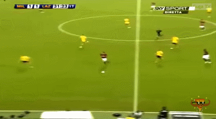 아직도 대체자가 생기지 않는 역대급 축구선수 .gif | 인스티즈