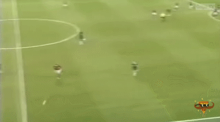 아직도 대체자가 생기지 않는 역대급 축구선수 .gif | 인스티즈