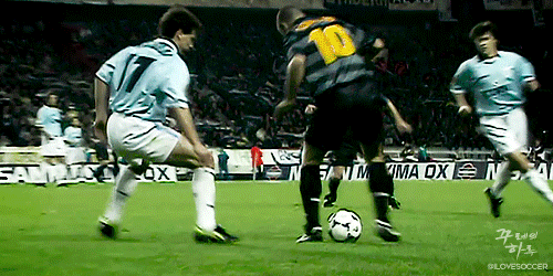 호나우두의 개인기가 아직도 역대급인 이유.gif | 인스티즈