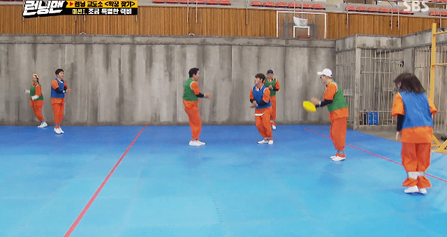 김종국과 몸싸움 정면대결 신청한 스토브리그 강두기.gif | 인스티즈