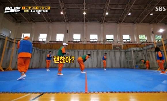 김종국과 몸싸움 정면대결 신청한 스토브리그 강두기.gif | 인스티즈