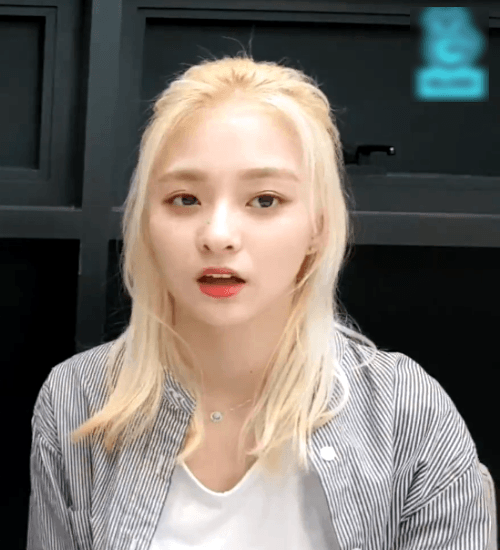 프로미스나인의 지원이와 나경이! (feat. 채영) | 인스티즈