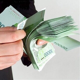 월 750 직장인 vs 월 450 백수 | 인스티즈