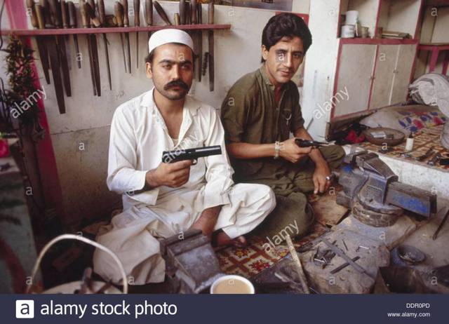 냉혹한 사제총기의 세계 | 인스티즈