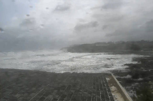 현재 분위기가 심상치 않은 제주 바다 gif | 인스티즈