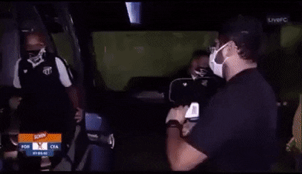 브라질에서 체온 측정기를 내밀면.gif | 인스티즈