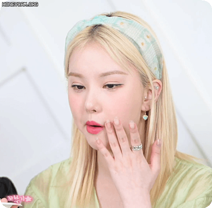 맛나게 먹는 여자친구 은하.gif | 인스티즈