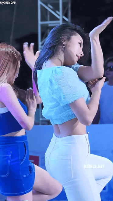 백바지 프로미스나인 새롬.gif | 인스티즈