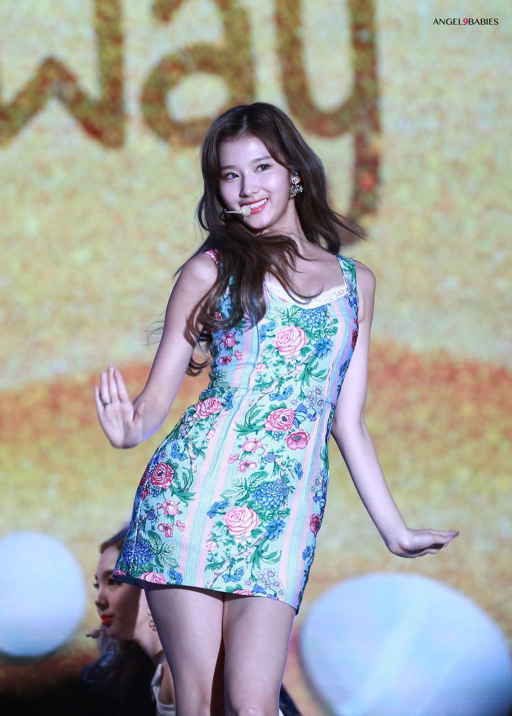 180723 트와이스 사나 - DTNA + What is love ? + Likey 울산 음악중심 | 인스티즈