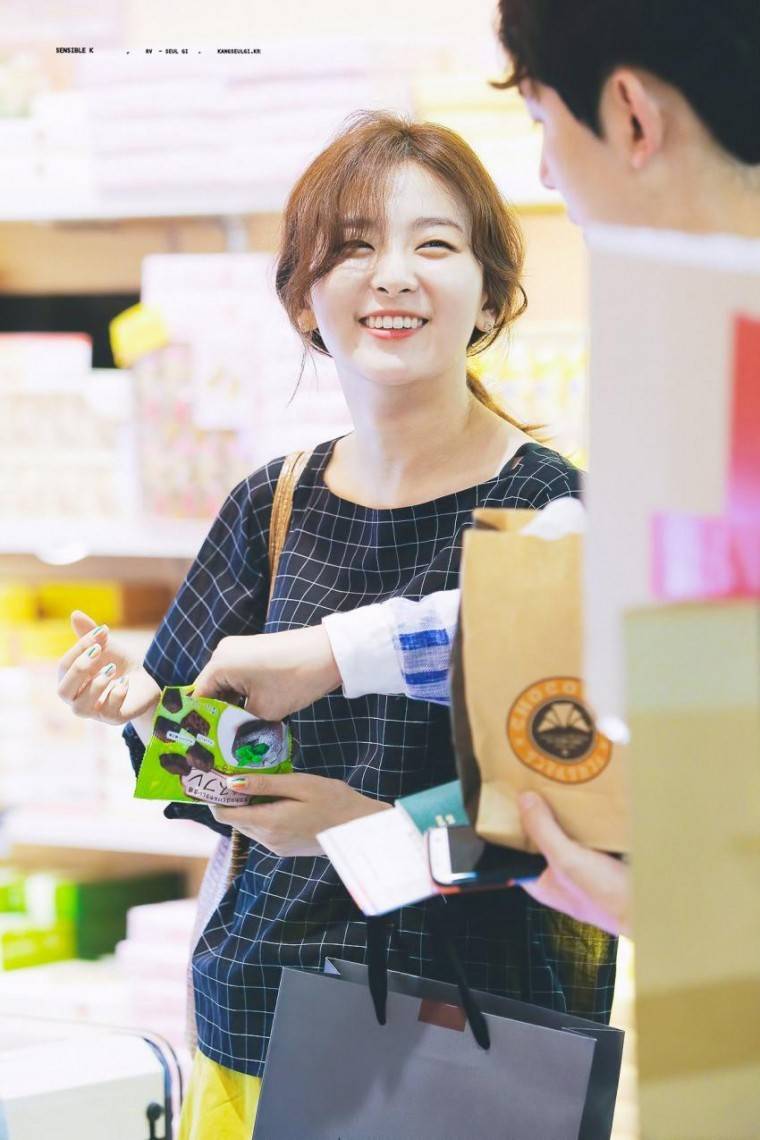 슬기 웃는거 진짜 잘 따라할 수 있다는 아이린.gif | 인스티즈