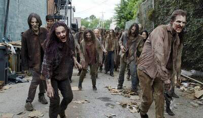 당신은 물에 빠졌는데 당신의 애인과 친구가 좀비가 가득한 무인도에 남겨지게 되었습니다 | 인스티즈