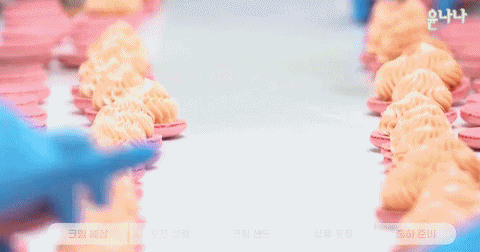 편의점 마카롱 만들때 사람이 직접 하는 과정..gif | 인스티즈