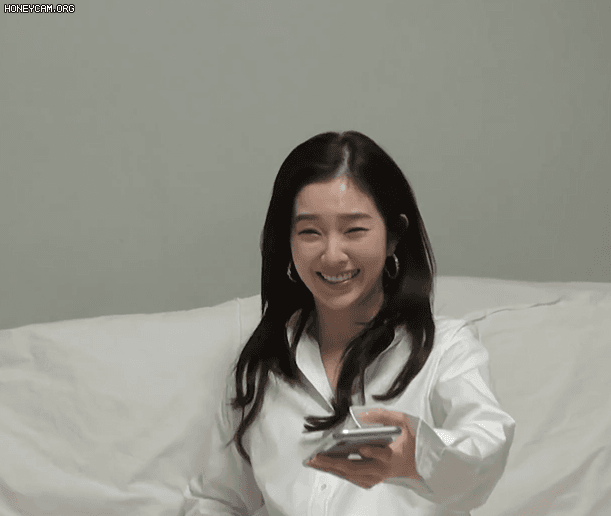 슬기 웃는거 진짜 잘 따라할 수 있다는 아이린.gif | 인스티즈