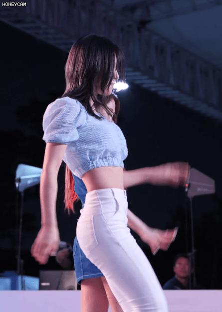 백바지 프로미스나인 새롬.gif | 인스티즈