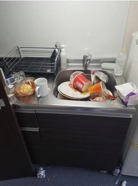 일본의 어느 호텔에 중국인들이 3일동안 머무르고 퇴실 이후의 사진 | 인스티즈