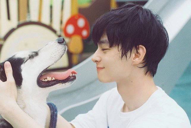 헬스장에서 운동 하는 유튜버 노잼봇.gif | 인스티즈