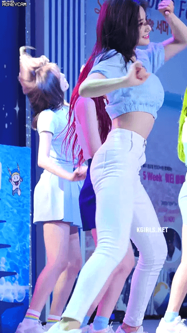 백바지 프로미스나인 새롬.gif | 인스티즈