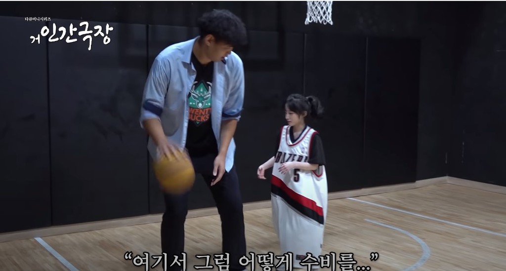 농구의 전설 쏘대장이 하승진에게 알려주는 수비 비법.jpg | 인스티즈