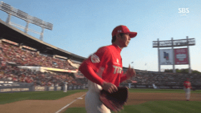 카메라 하나는 기똥차게 잘 쓰는 KBO 중계 수준.GIF | 인스티즈