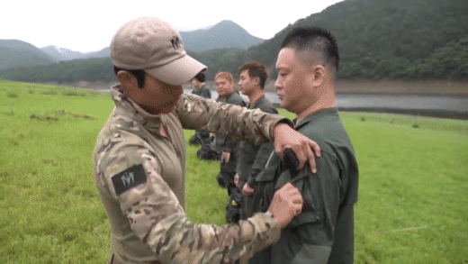 사람자체가 진짜 멋있는 이근대위.gif | 인스티즈