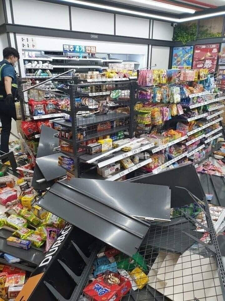 오늘도 평화로운 편의점 갤러리ㄷㄷㄷ.jpg | 인스티즈