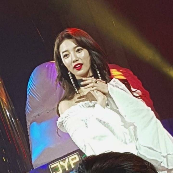 폰카로 찍은 수지 실물 | 인스티즈