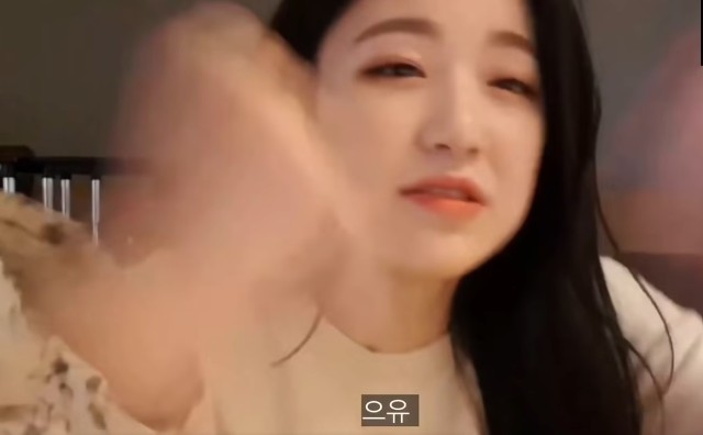 상습적으로 못생겼다고 하는 악플러를 본 슈화 반응 | 인스티즈