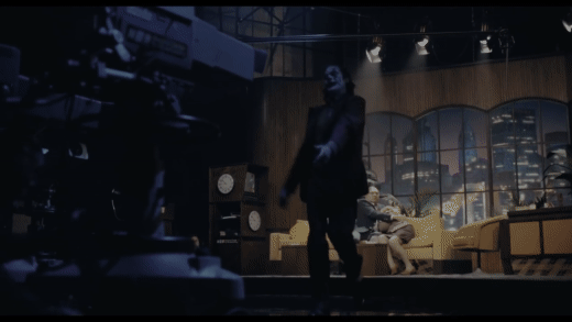 다시봐도 소름돋는 생방송에서 일을 내버리고 웃는 조커.gif | 인스티즈