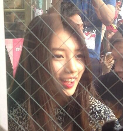 폰카로 찍은 수지 실물 | 인스티즈