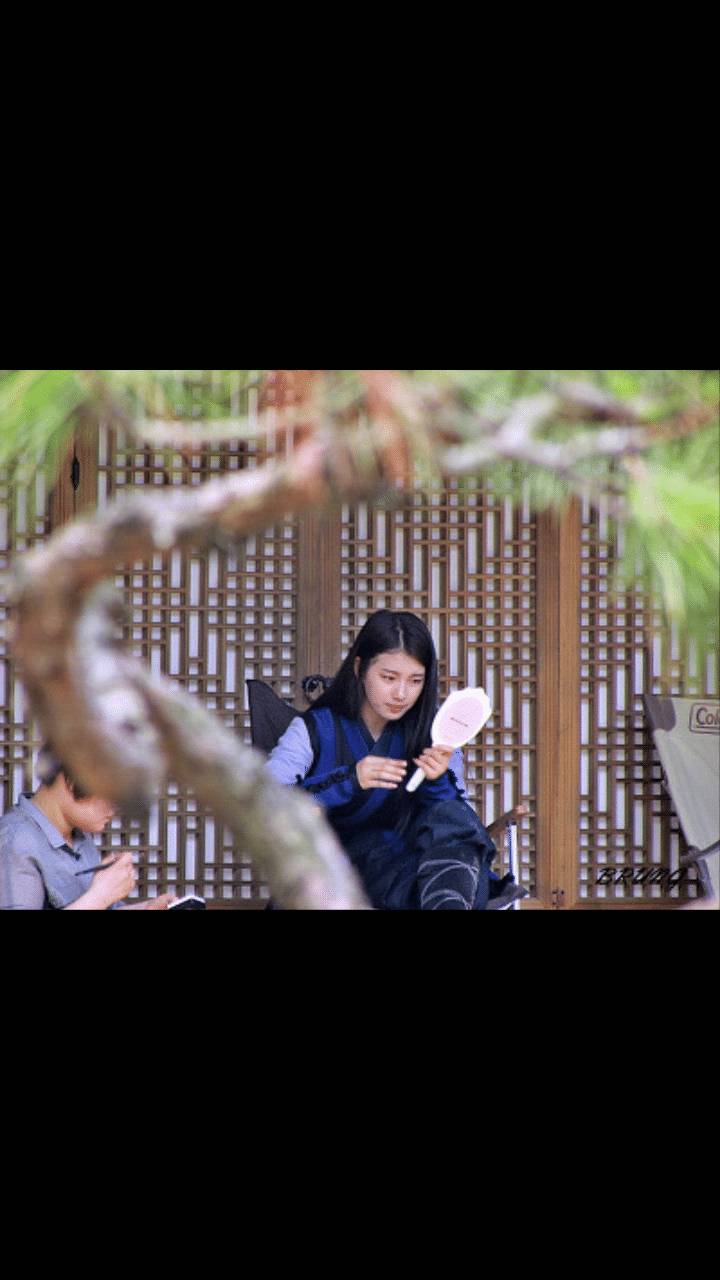 폰카로 찍은 수지 실물 | 인스티즈