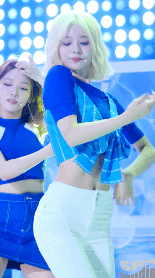 백바지 프로미스나인 나경.gif | 인스티즈