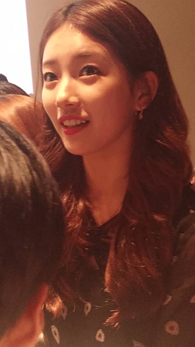 폰카로 찍은 수지 실물 | 인스티즈